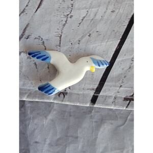 Vintage Avon Brooch Pin Seagull Take Flight Hand Painted Ceramic 1980
